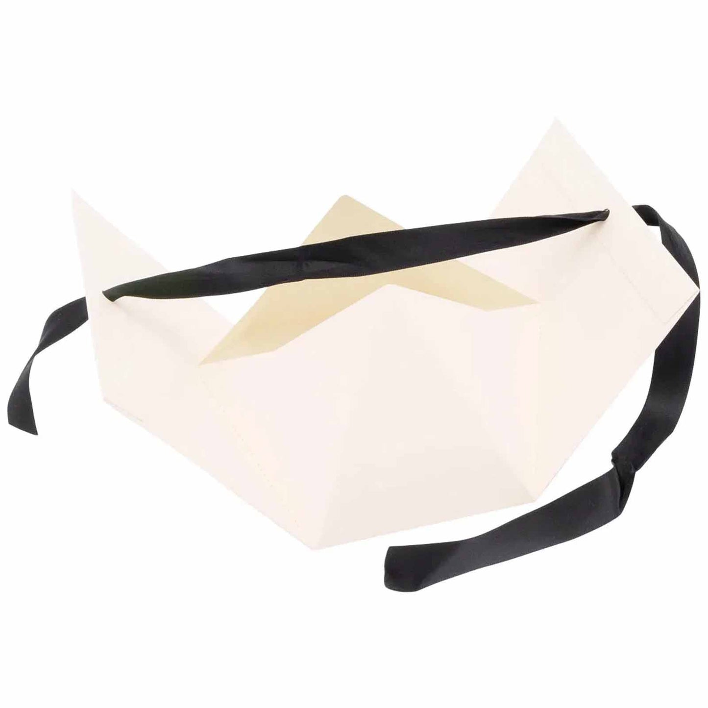 Cadeauverpakking voor kinderen in de vorm van een handtas, gemaakt van FSC-gecertificeerd karton.